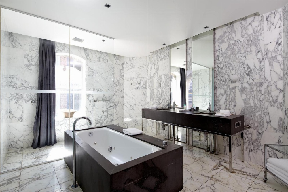 Establishment Hotel Main image