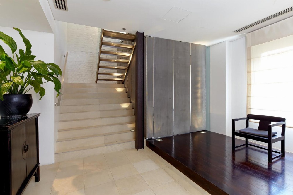 Establishment Hotel Main image